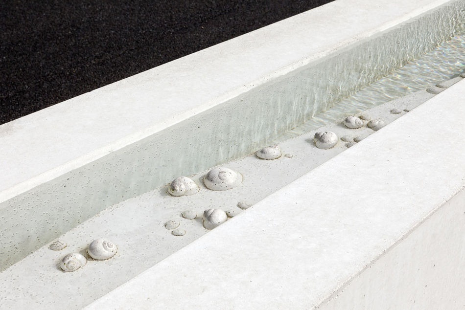 Detailaufnahme der in den Brunnen integrierten Schneckenhäuser