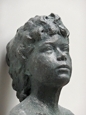 Flötenspieler Bronze Detailaufnahme