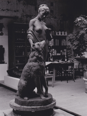 Bronze Figur Frau mit Hund, Grabmal, Daniele Trebucchi