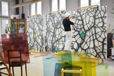 Arbeit am Wandbild für den Raum der Stille, Alterszentrum St. Bernhard, Wettingen